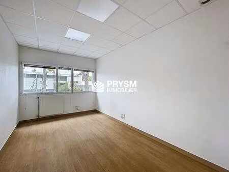 location bureaux et commerces à saint-grégoire (35760) : à louer / 14m² saint-grégoire