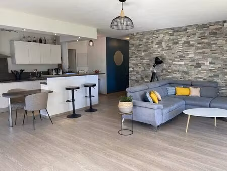 a louer - cugnaux - appartement t3 meublé d'une surface de 78.69 m² avec terrasse et place