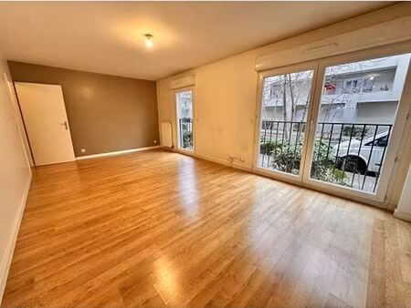 location appartement 1 pièce 37 m² à massy (91300)