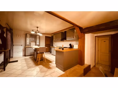 maison meublée dans le secteur de la roche en brenil pour un loyer de 650 €.