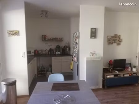 t3 rdec(61 m2) terrasse(27m2) 2 garages dispo 1er mars