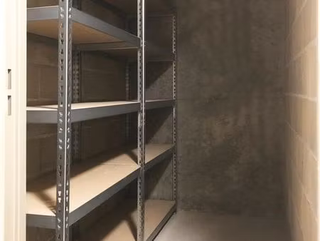 ? cave sécurisée – emplacement idéal face au ceva