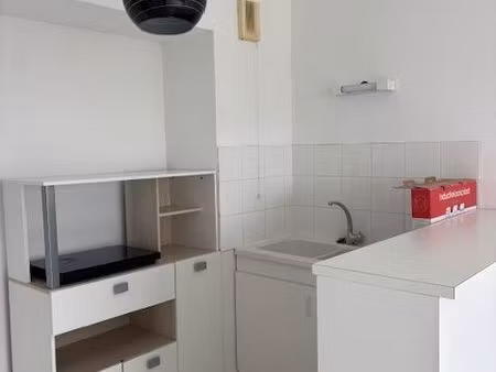 location deux pièces 50 m2 montrond les bains