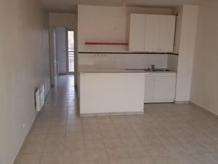 2 pièces avec parking prive