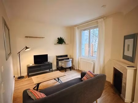 charmant t2 meublé avec terrasse privative à montfort-sur-meu