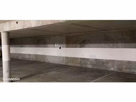 place de parking sous-terrain à louer - secteur lille vauban/solférino