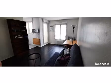 location studio meublé avec balcon - centre ville
