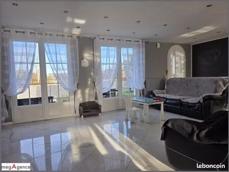 maison 7 pièces 237 m²