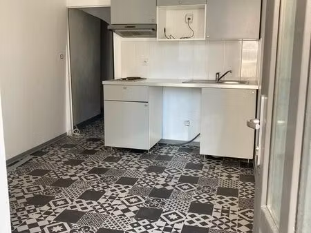 2 pieces proche mairie d'avesnes