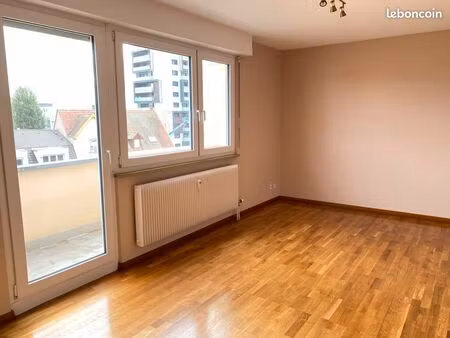 beau et lumineux f4 avec balcon