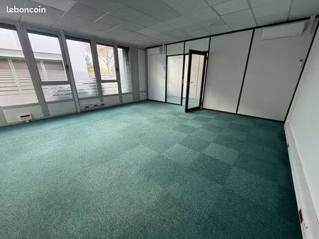 location bureaux bron 97 m² - bureaux à louer