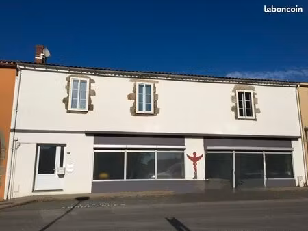 local commercial montaigu-vendee
