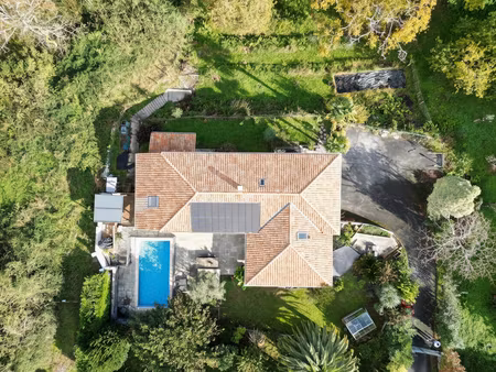 vente maison 7 pièces  180.00m²  urrugne