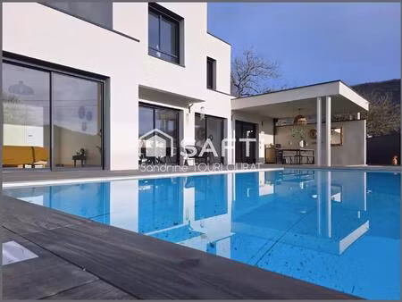 maison 5 chambres  jardin et piscine