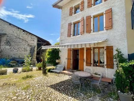 dpt ain (01)  à vendre à pregnin  maison de village de 159 m2  5 pièces  terrain de 416 m2