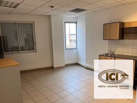 bureau de 19m² en zi