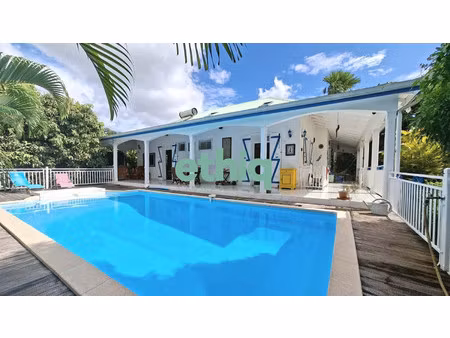 à vendre – maison t5 avec piscine et sous-sol à fort potenti