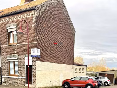 maison de ville semi individuelle  90 m2  2 chambres  cave  grenier  garage  jardin