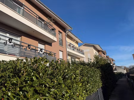 superbe f2 avec balcon au centre de crecy la chapelle