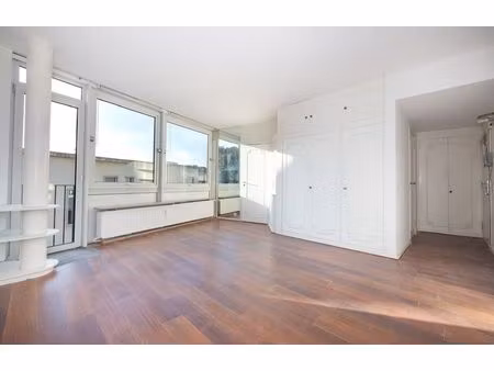 een lichtrijke cocon in het hart van de stéphaniewijk