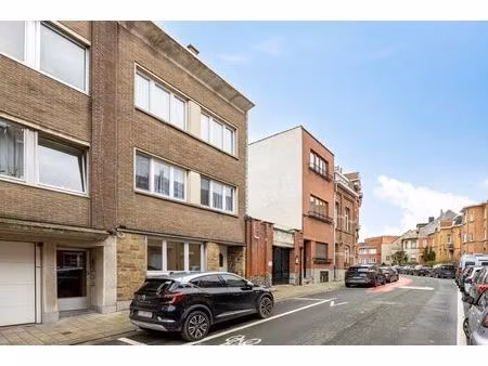 volledig gerenoveerde gelijkvloerse éénslaapkamerappartement