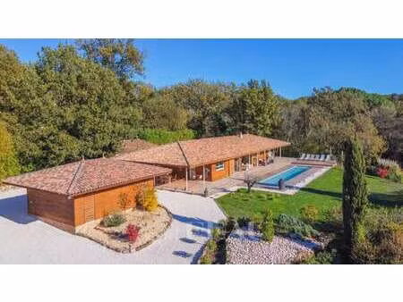 villa de luxe à vendre à bagnols-en-forêt : 1 600 000 € | 267m²