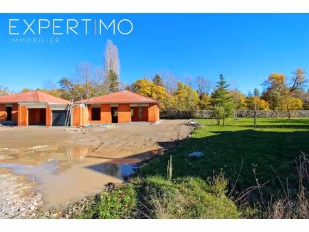 belle villa neuve de plain-pied  terrain plat d'environ 630 m2 !