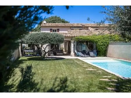 maison avec piscine  jardin et vue sur le luberon