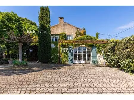 a vendre mas du 18ème  avec piscine terrain de 2 6 ha  entre cavaillon et l'isle s/sorgue.