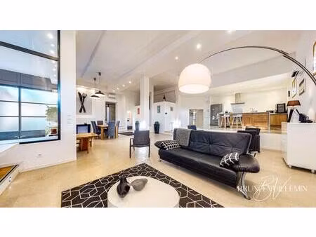 magnifique reconversion pour cette cave viticole rénovée / gite et chambres d'hôtes