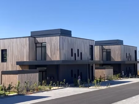 location local professionnel 3 213m²