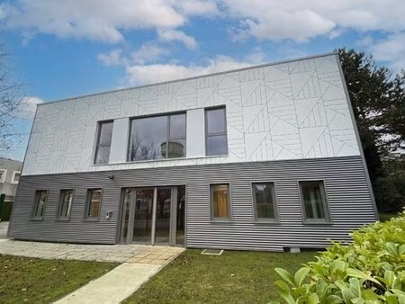 location local professionnel 350m²