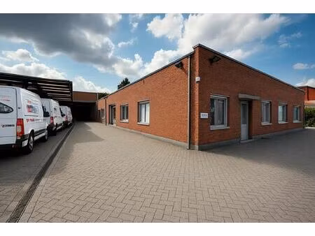 industrieel gebouw met kantoren en buitenopslag te huur op toplocatie in ekeren
