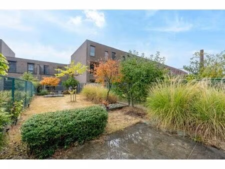 charmante halfopen bebouwing met 3 slaapkamers en grote zonnige tuin in antwerpen centrum