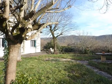 maison de 90 m² habitables à rénover avec terrain de 2320 m²