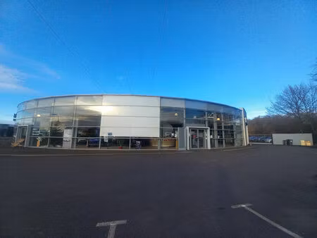 location local commercial 709m² mondeville 14120