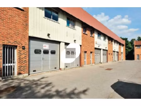 a louer  surfaces fonctionnelles proche a6