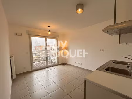 t2 lumineux avec balcon et garage