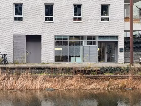 location local professionnel 180m²