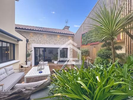 cerons - demeure de caractère de 205m2 avec piscine.