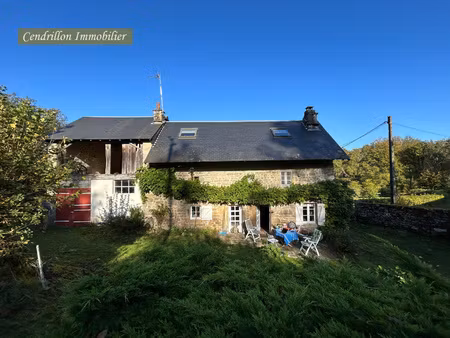 nichée au coeur d'une nature préservée  maison en pierre de