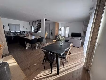 villa 131m2   4 chambres  piscine  panneaux solaire