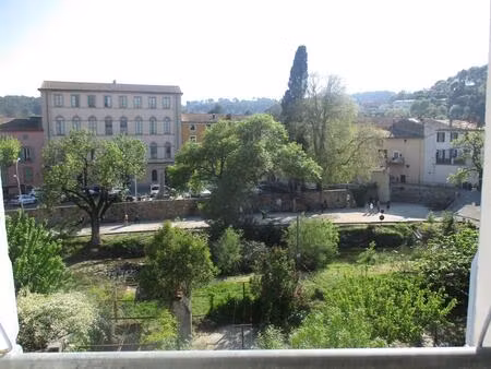 location appartement 3 pièces 49 m² à trans-en-provence (83720)