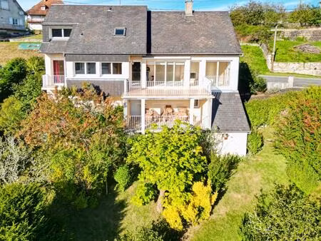 maison de 6 pièces de 140 m² située à altillac