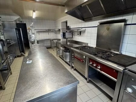 location local commercial 167m2 jatxou 64480 - 1800 € - surface privée