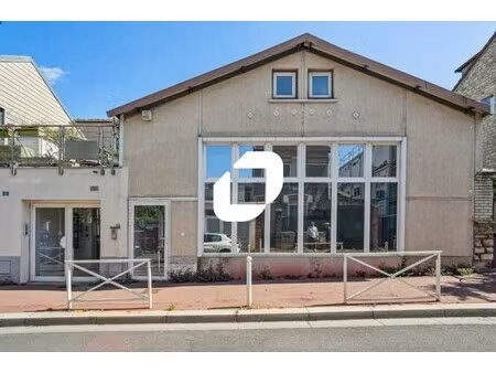 a louer  bâtiment indépendant pied métro ligne 13