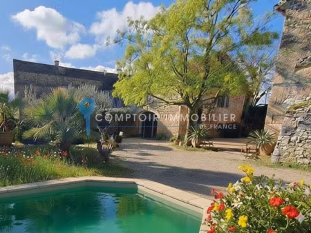 uzes pont du gard : mas constitue de 2 batisses avec terrain