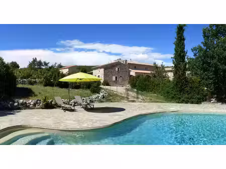 banon  belle propriété de 552 m² avec gîte sur 20 ha avec piscine