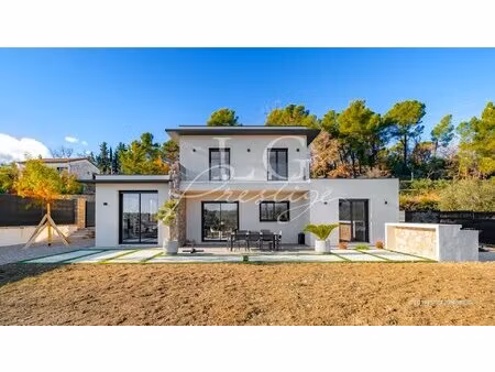 villa contemporaine avec vue panoramique sur tourrettes