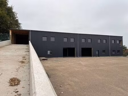 local d'activités à louer